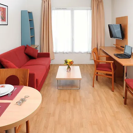 Sejours & Affaires Clairmarais 2*