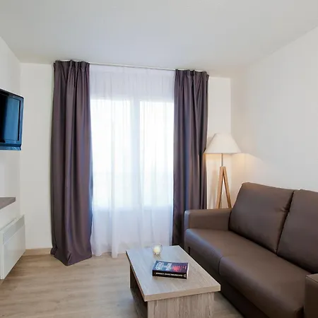 Sejours & Affaires Clairmarais Aparthotel 2*