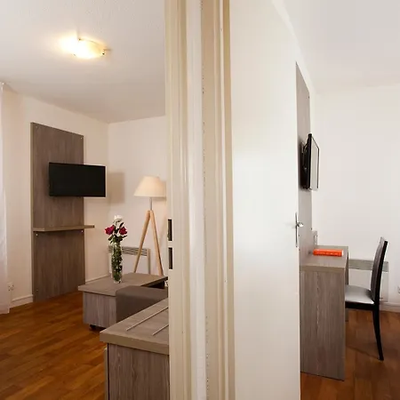 Sejours & Affaires Clairmarais 2*