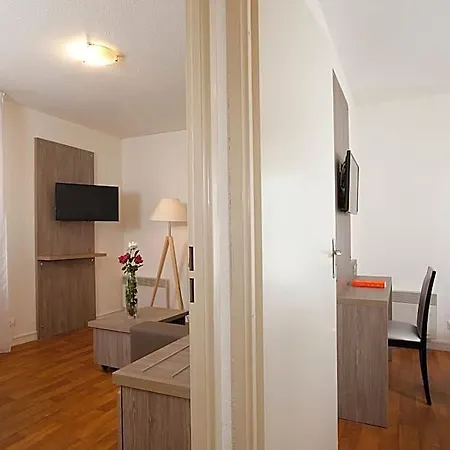 Sejours & Affaires Clairmarais 2* Reims
