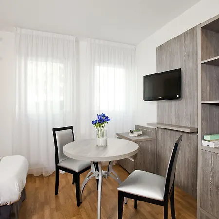 Sejours & Affaires Clairmarais Aparthotel