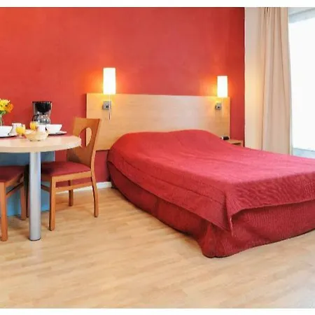 Sejours & Affaires Clairmarais 2* Реймс