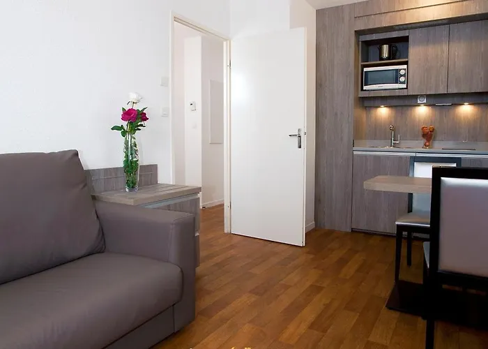 Sejours & Affaires Clairmarais 2*