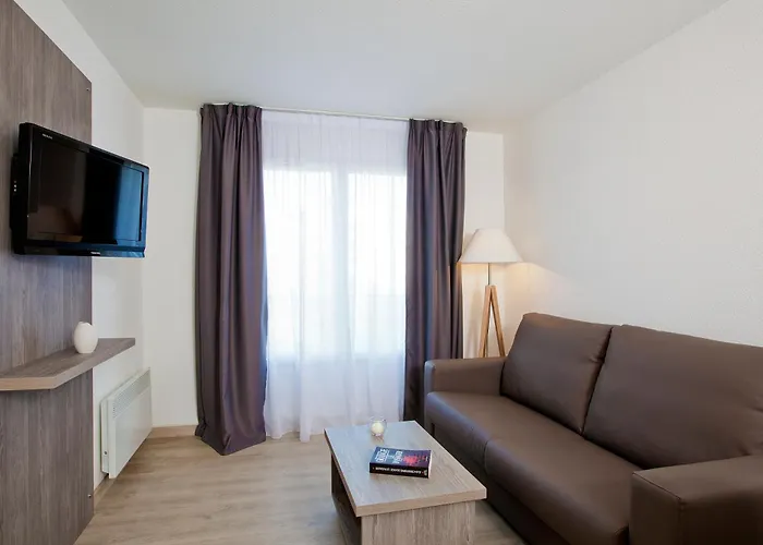 Sejours & Affaires Clairmarais Aparthotel 2*