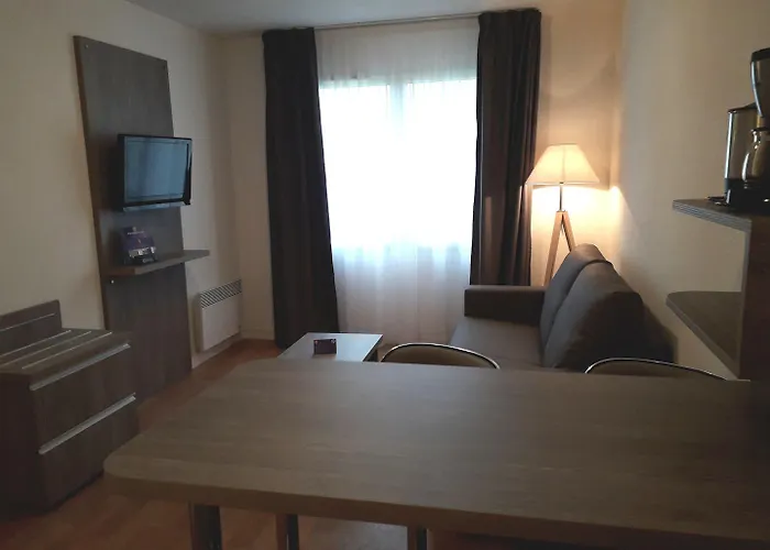 Sejours & Affaires Clairmarais 2*