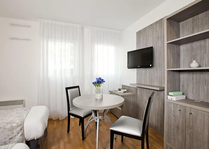 Aparthotel Sejours & Affaires Clairmarais 2*