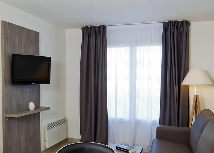 Sejours & Affaires Clairmarais Aparthotel