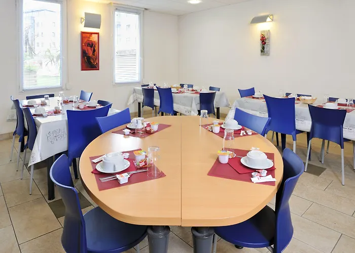 Sejours & Affaires Clairmarais 2*