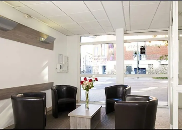 Sejours & Affaires Clairmarais 2*